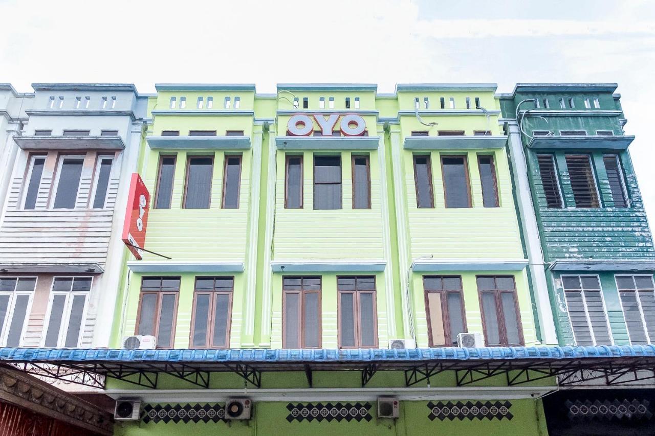 Oyo 723 Penginapan Nia Mandiri Syariah Medan Exteriér fotografie