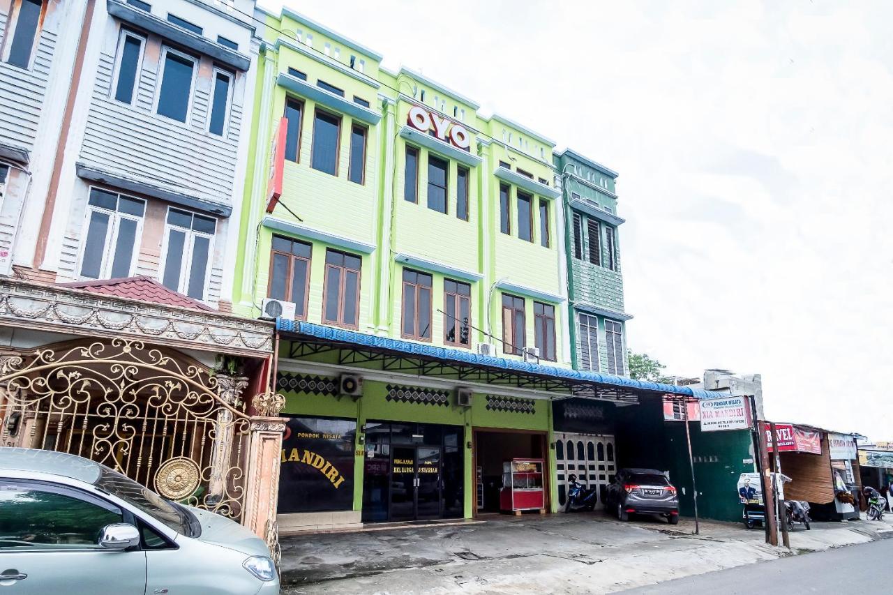 Oyo 723 Penginapan Nia Mandiri Syariah Medan Exteriér fotografie