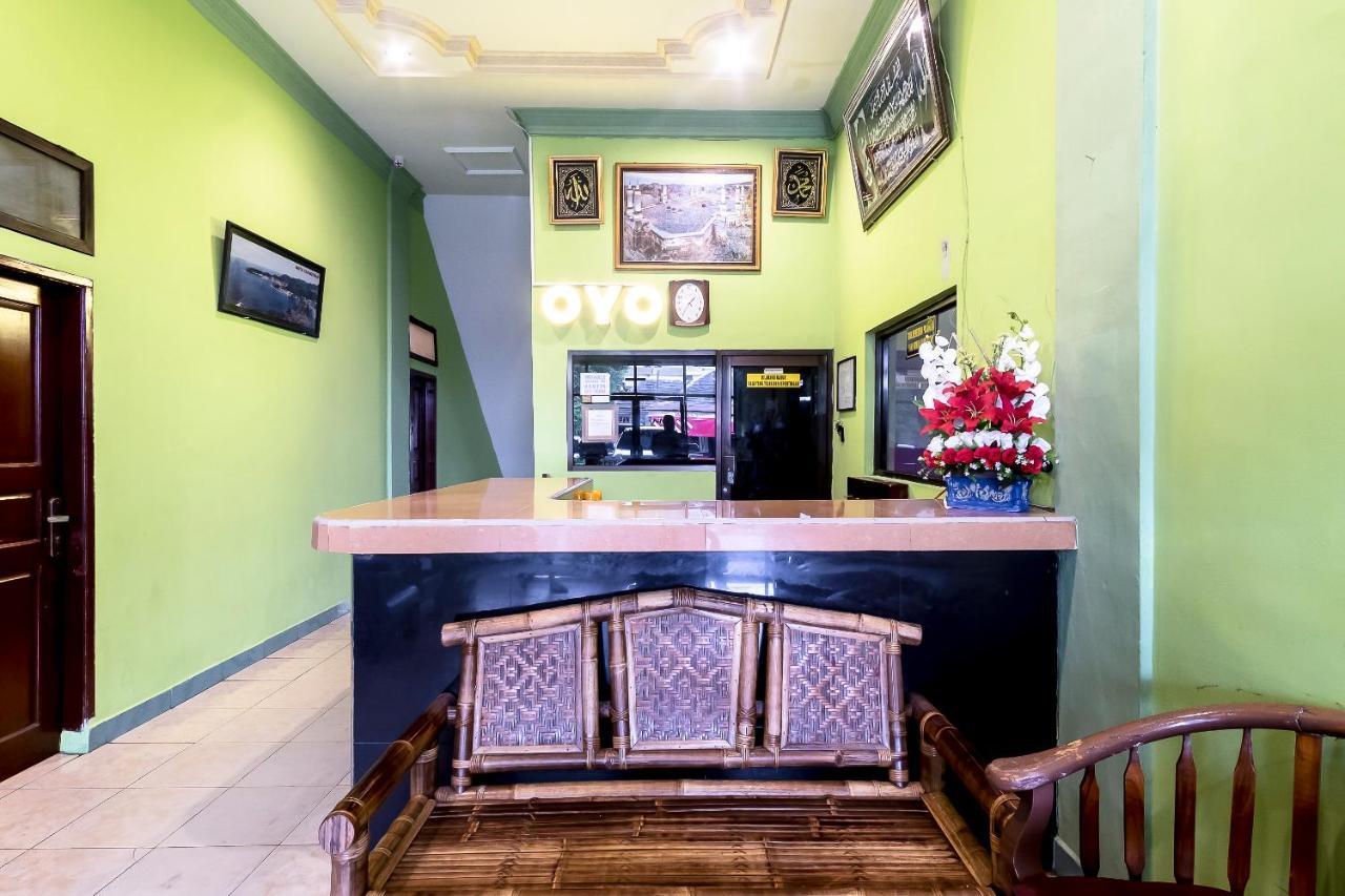 Oyo 723 Penginapan Nia Mandiri Syariah Medan Exteriér fotografie