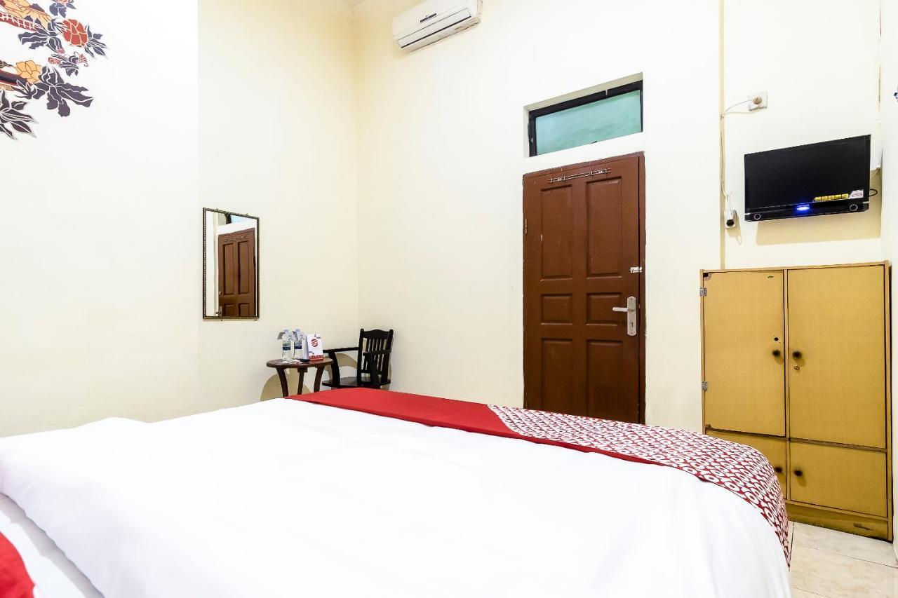 Oyo 723 Penginapan Nia Mandiri Syariah Medan Exteriér fotografie