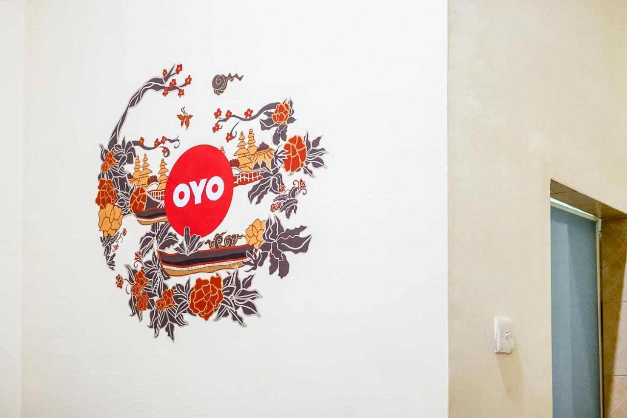 Oyo 723 Penginapan Nia Mandiri Syariah Medan Exteriér fotografie
