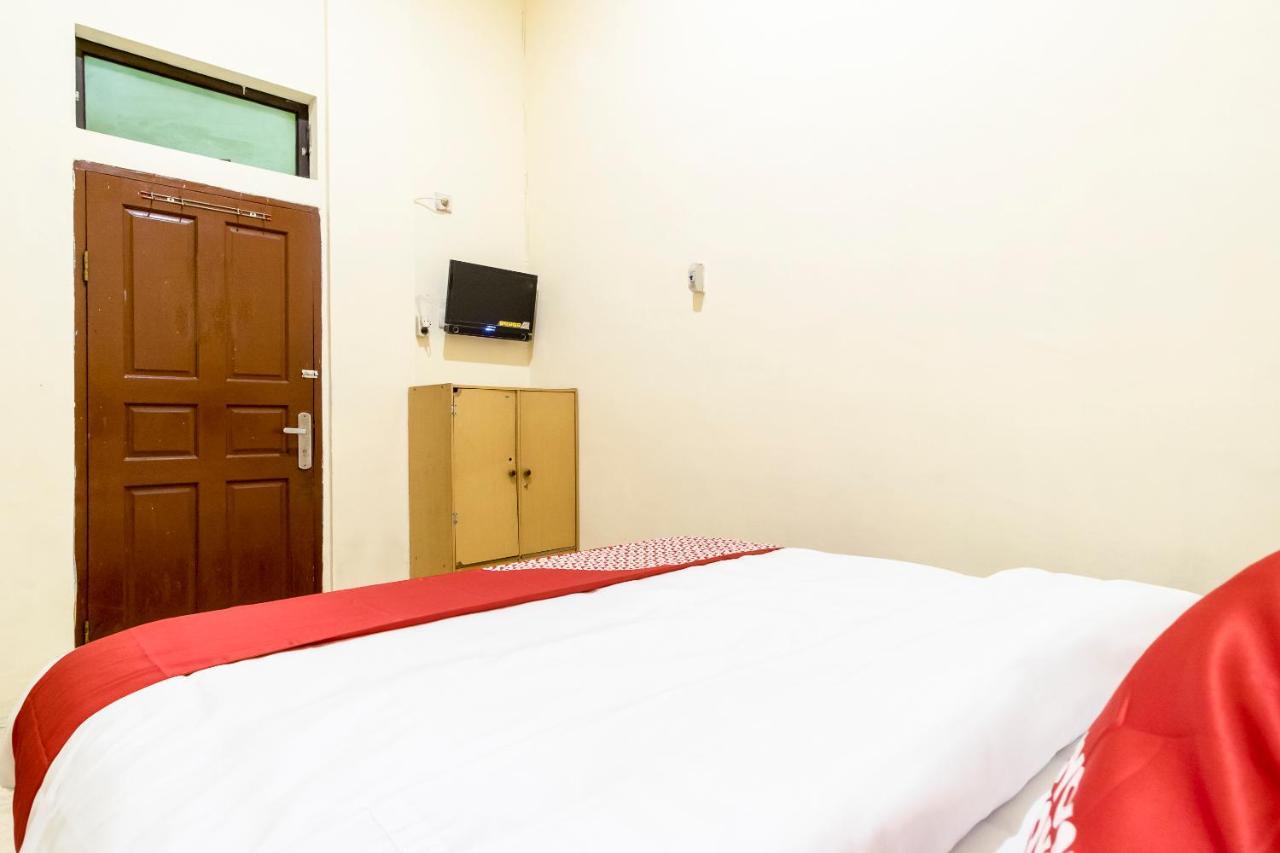 Oyo 723 Penginapan Nia Mandiri Syariah Medan Exteriér fotografie